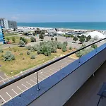 Ionut Summerland * Mamaia